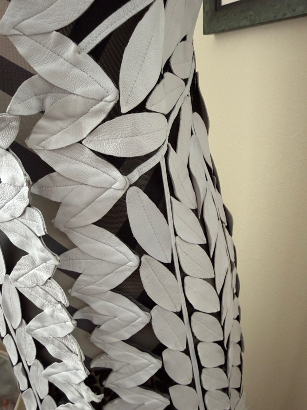 By Belgin FrancisWhite Leaf Appliqué Leather Overlay West - Picture 2 of 6